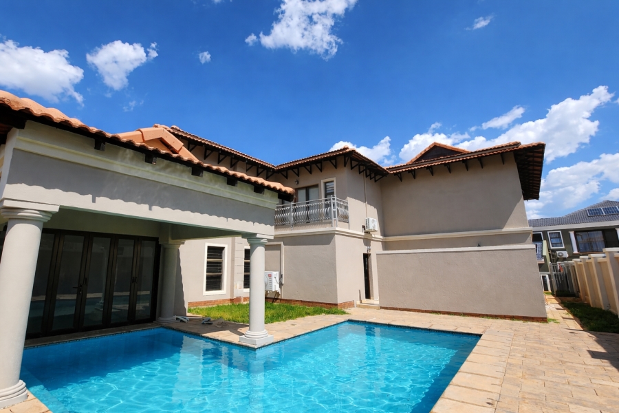 To Let 6 Bedroom Property for Rent in Tuscany Ridge North West